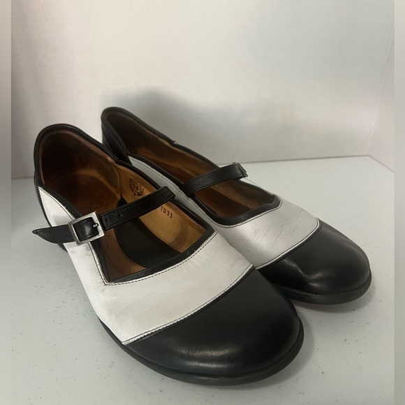 John Fluevog Sandra Mary Jane 9.5 BlackWhite Leather Retro Fellowship Collection - Picture 1 of 13